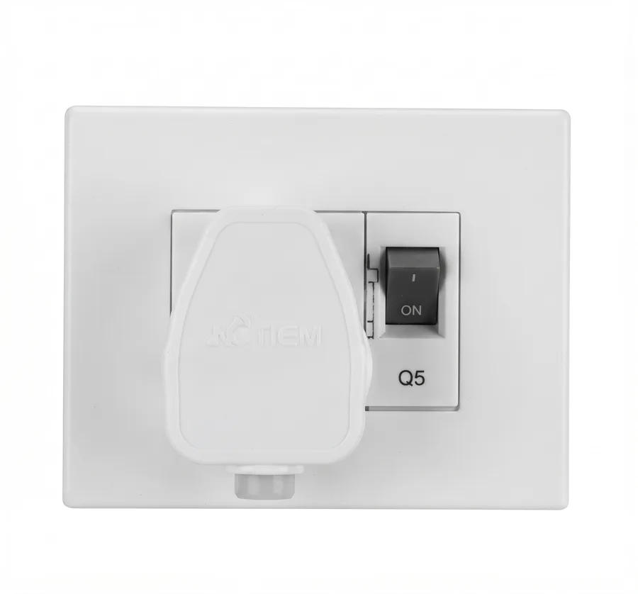 Anchor Roma Classic 3 Module Modular AC Box 25A SP MCB With Plastic Enclosure & Plug Top White (Model 98496)