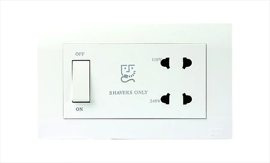 Anchor Roma Plus Shaver Socket With Transformer 110V/230V With 4 Module Cover And Inner Frame White (Model 289327)